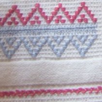 Broderies sur nid d’abeille