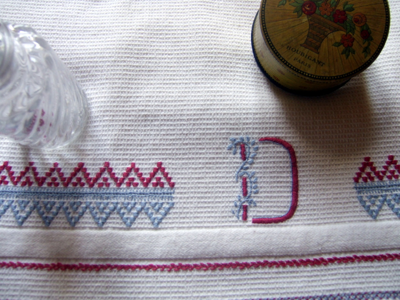 Broderies sur nid d’abeille