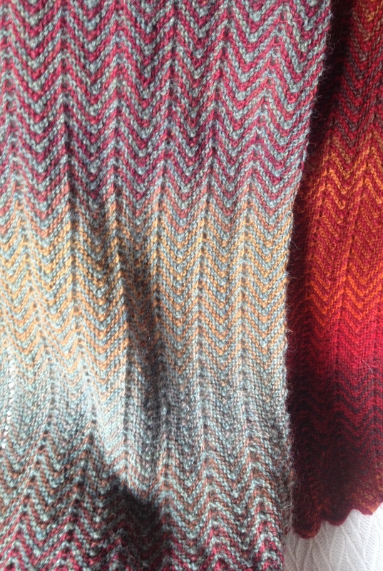 Des écharpes à chevrons.